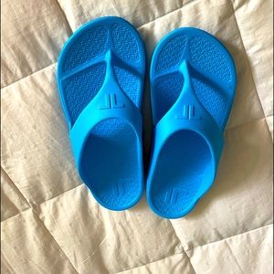 Telic blue flip flops  size 9. Practically new